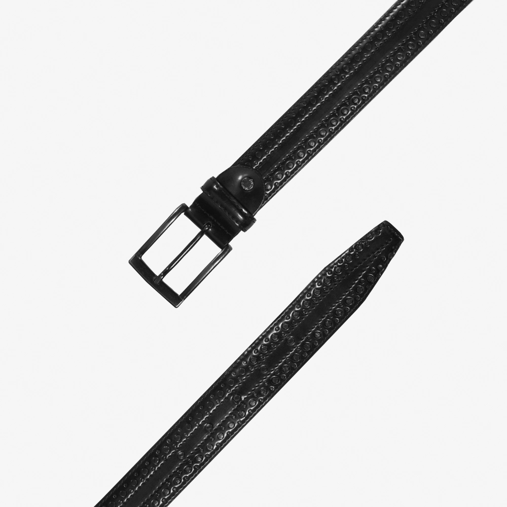 Cintura in pelle abrasivata da uomo di colore nero con lavorazioni