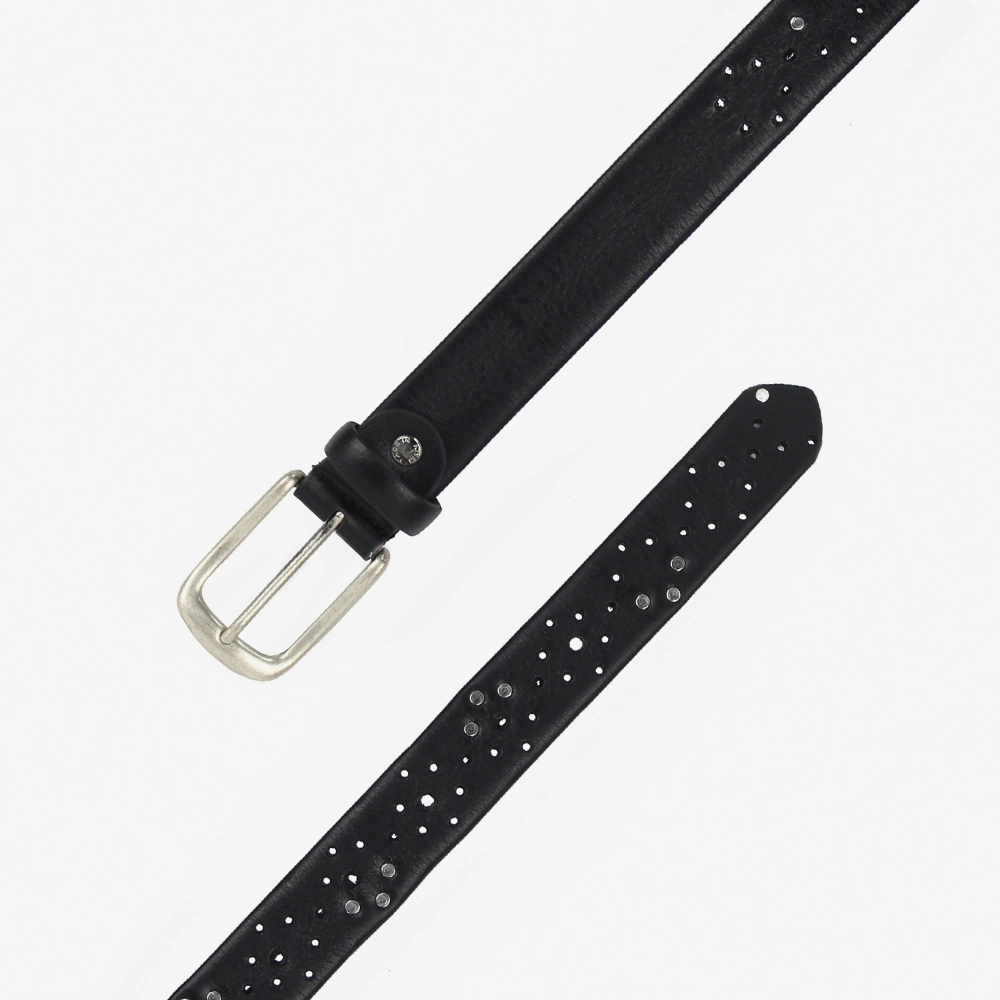 Cintura forata con borchie realizzata in pelle