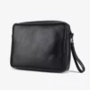 Pochette in pelle di colore nero grande con gancio da polso