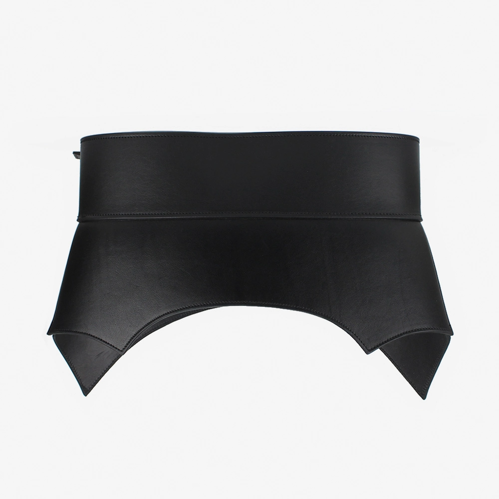 Cinturone da donna sagomato in pelle di colore nero